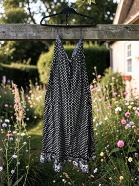 Angie Cotton Halter Midi Dress. Blue/White Fleur De Lis Print . Size: Medium